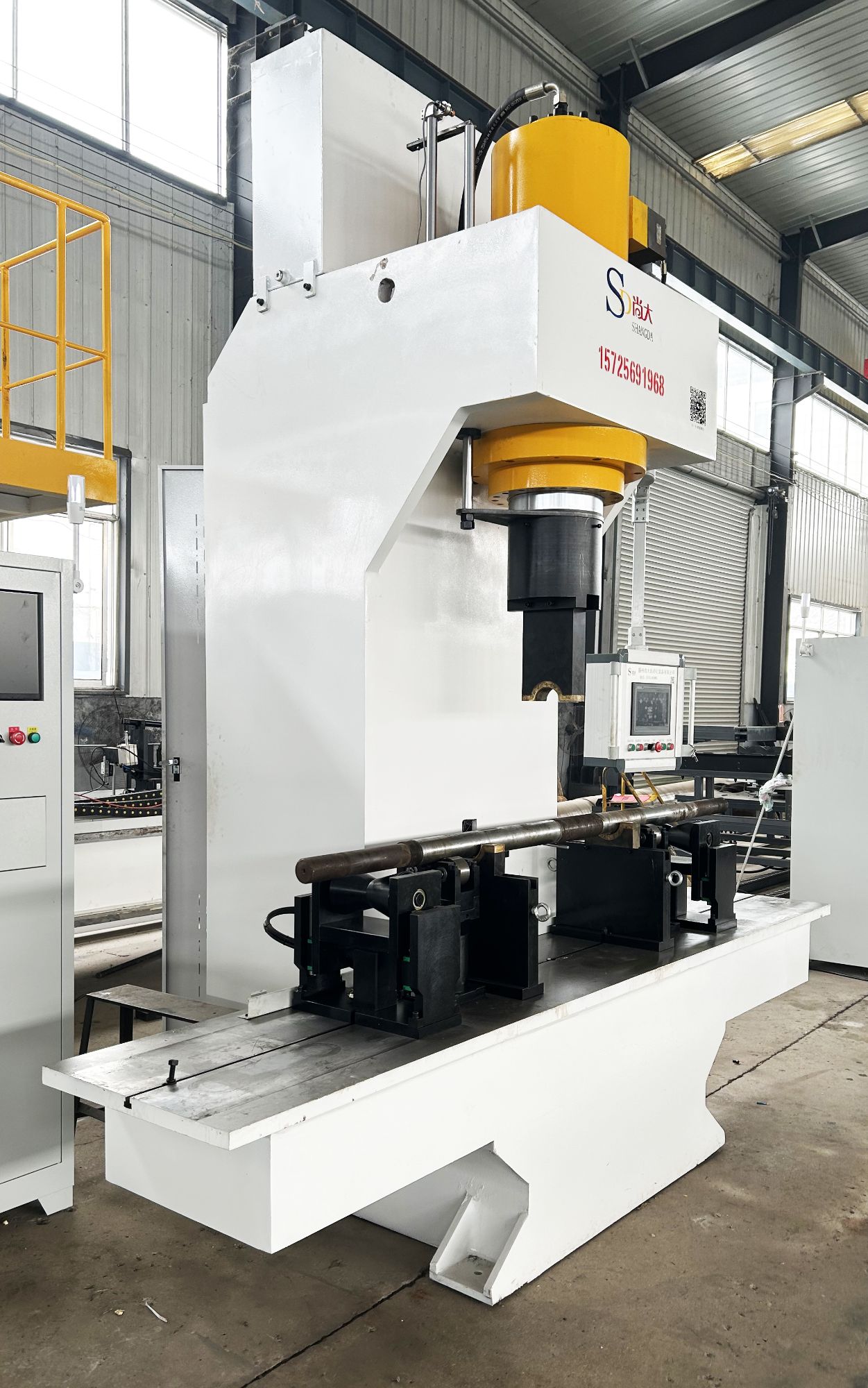 200-ton automatic shaft straightening machine