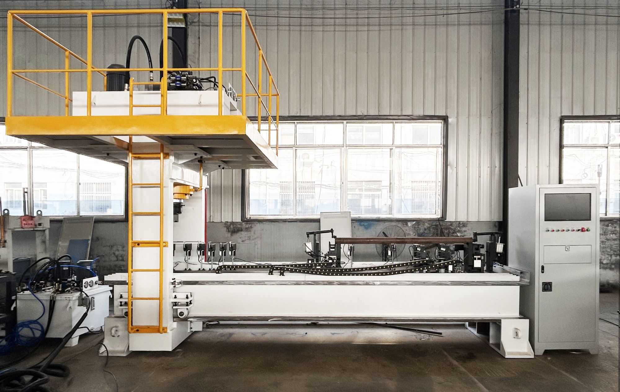 Steel bar straightening with 150 tons pressure