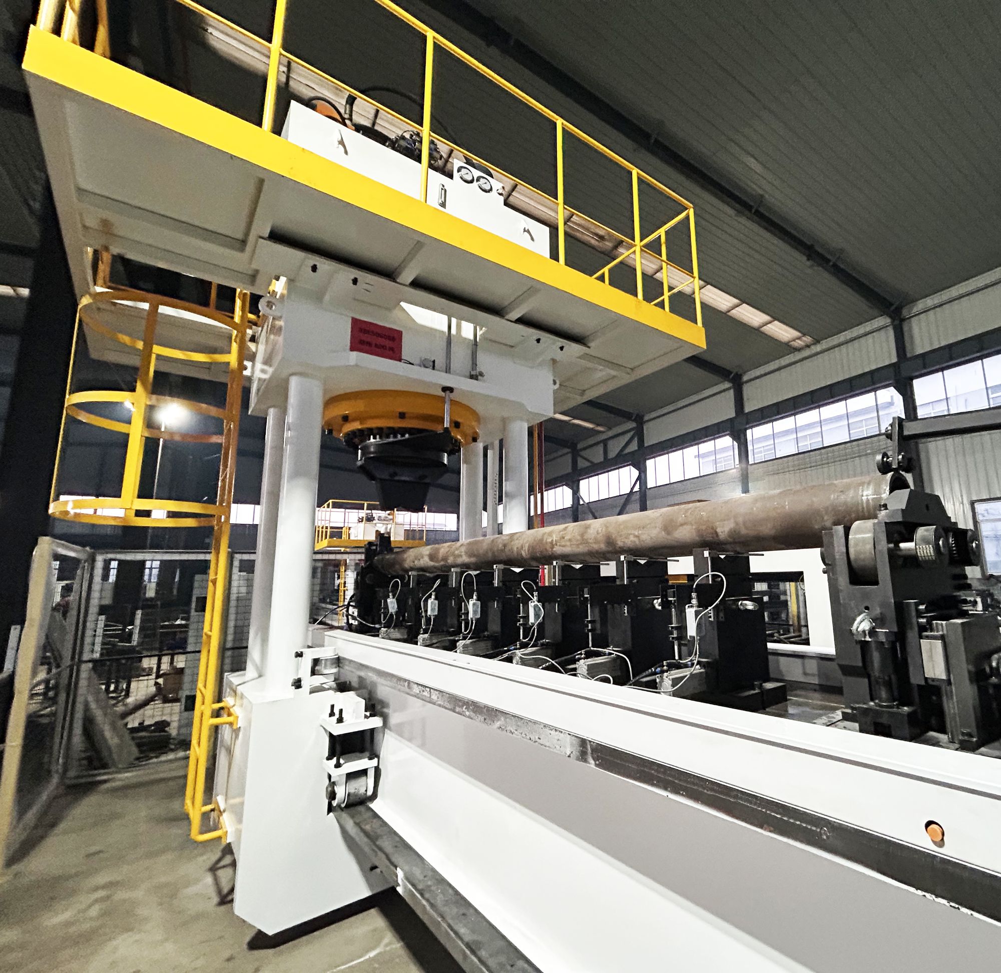 Automatic equipment correcting bus bar deformation