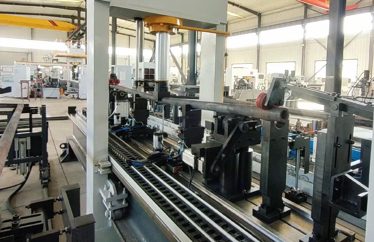 Screw rod in point-pressure straightening cycle
