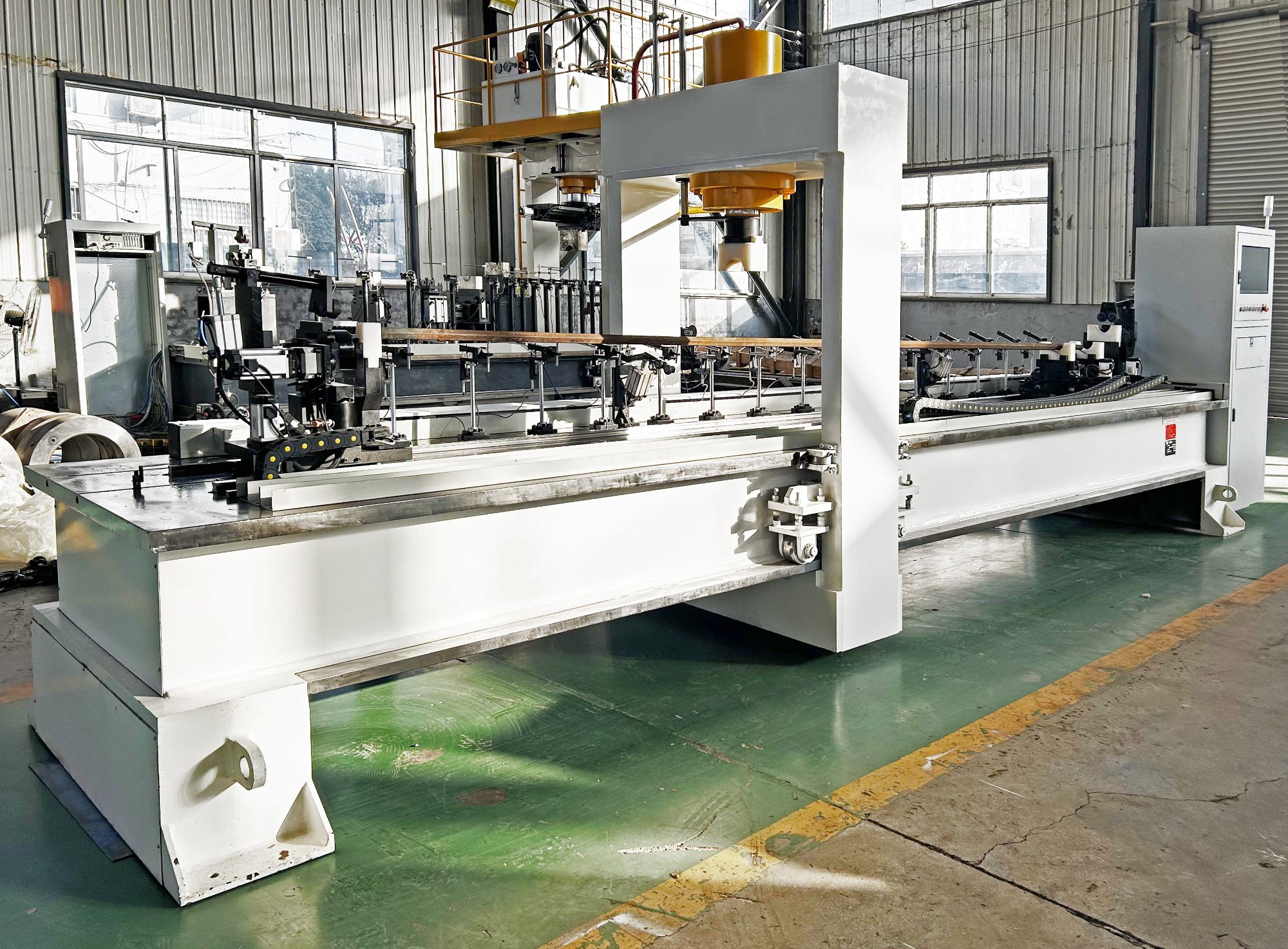 Hexagonal iron bar in 120 ton straightening machine