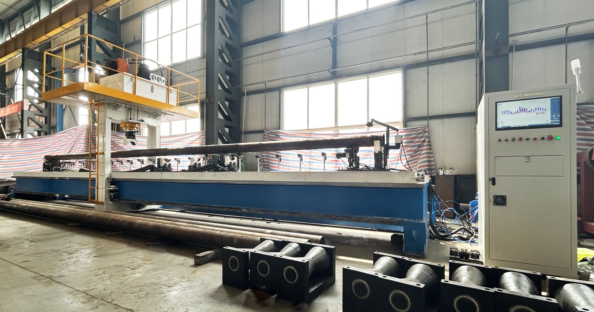 150-ton steel pipe straightening