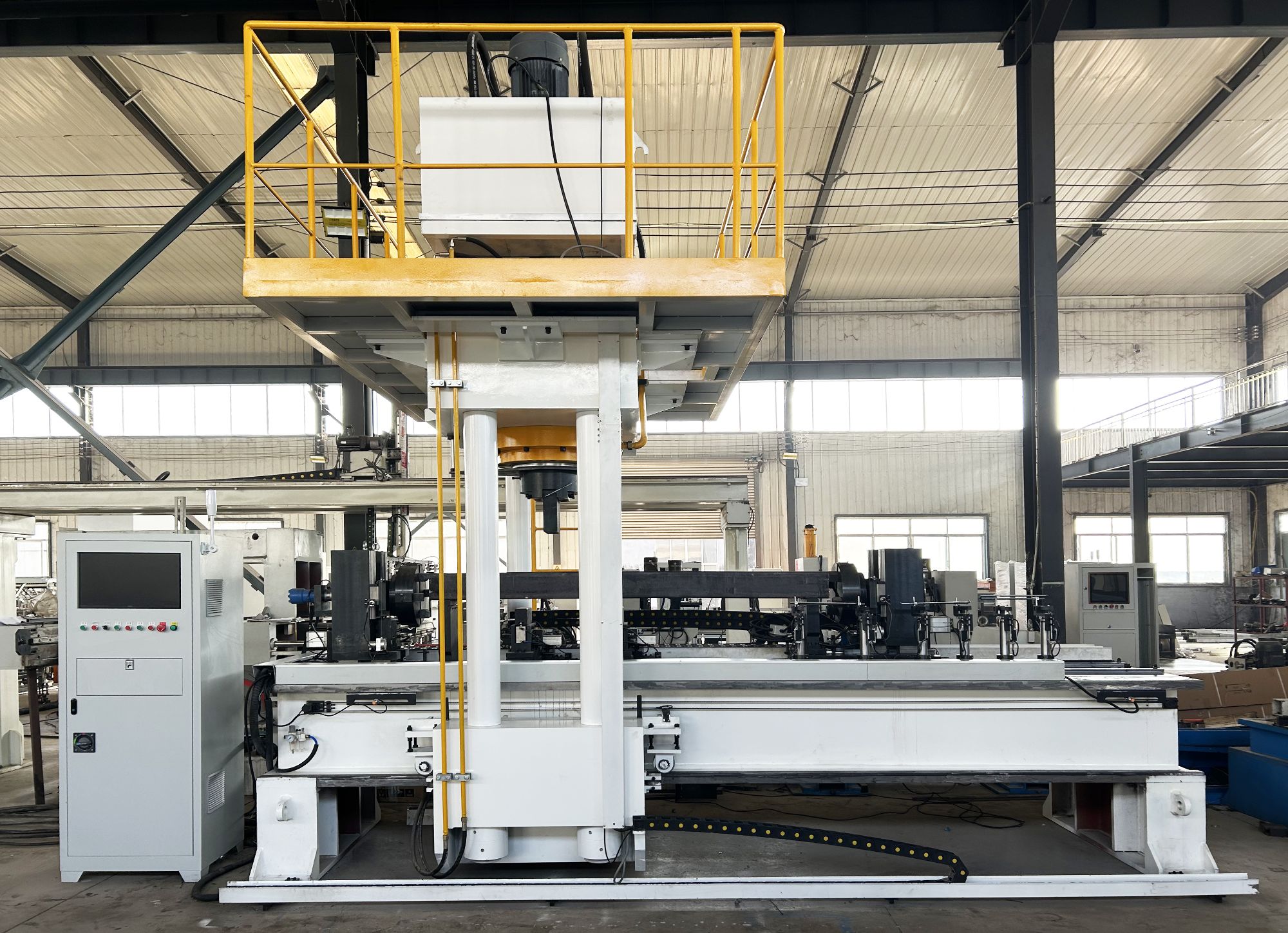 Medium-tonnage automatic square tube straightening machine in factory assembly area
