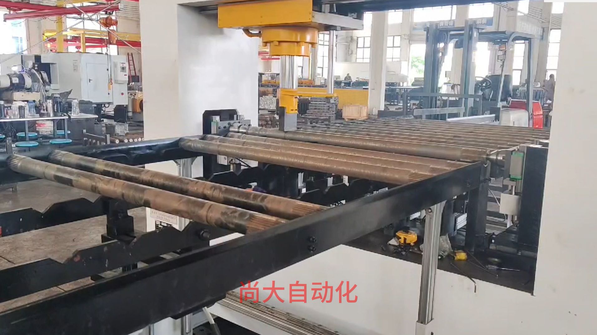 Geared shaft batch straightening with automatic infeed