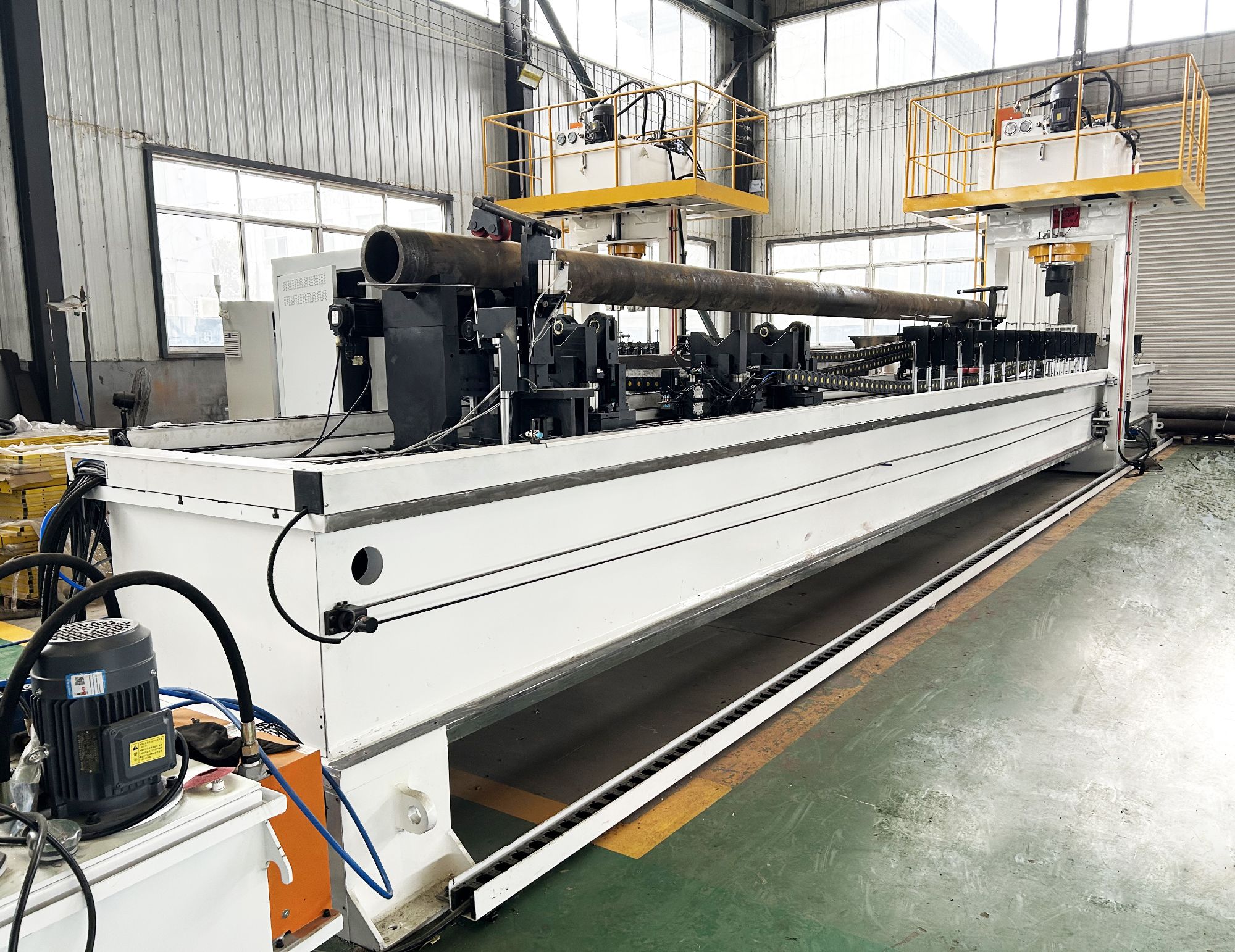 350-ton long pipe automatic straightening machine; largest tube machine built is 4000 tons