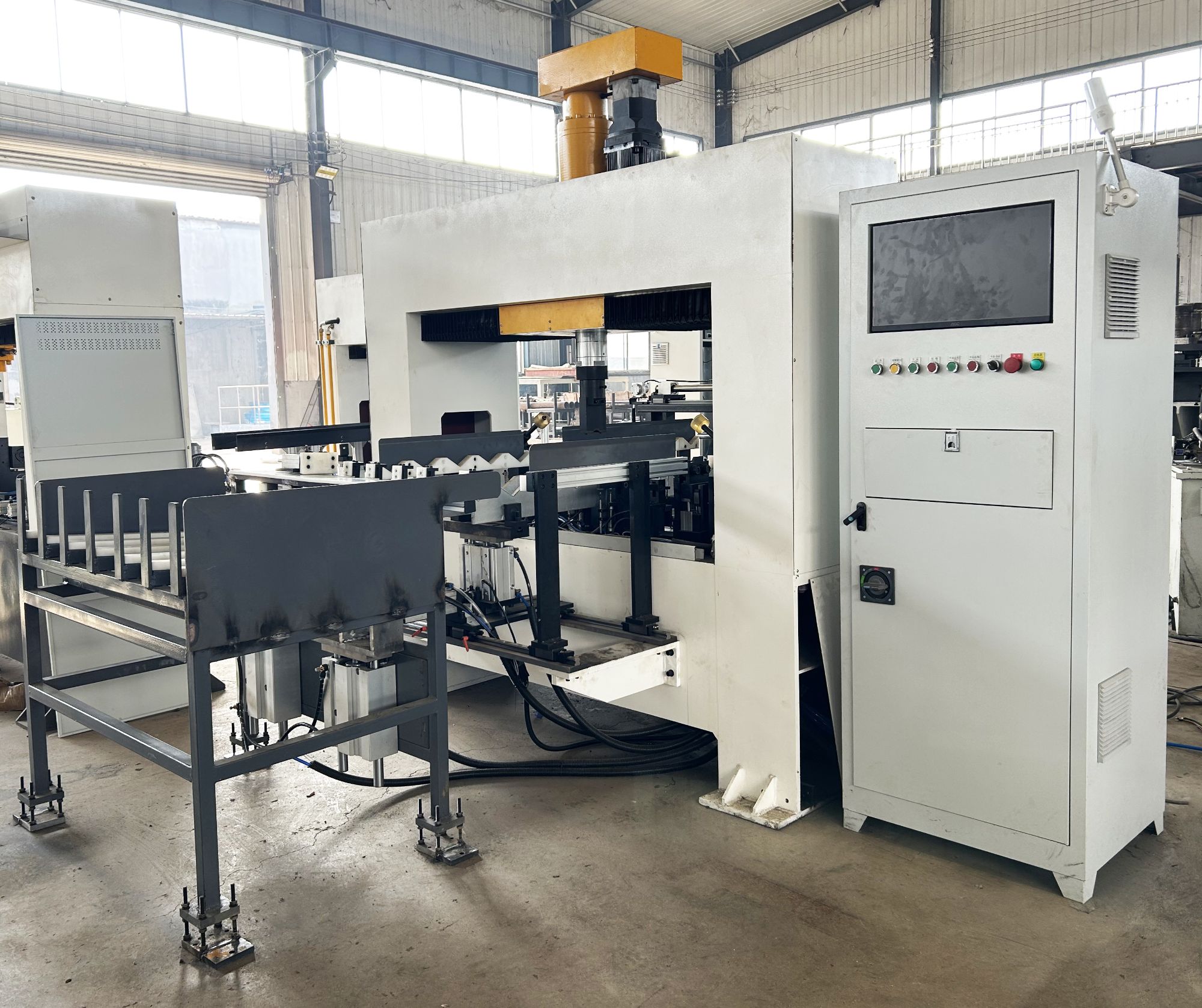 Frame-type automatic shaft straightening machine with integrated auto-loading and unloading system for short shaft applications