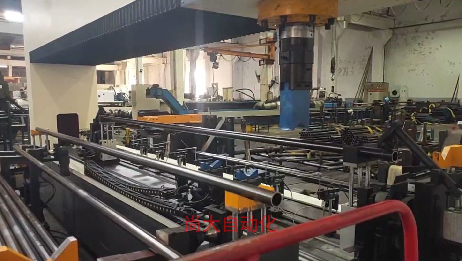 Automatic pipe loading and unloading system in straightening line