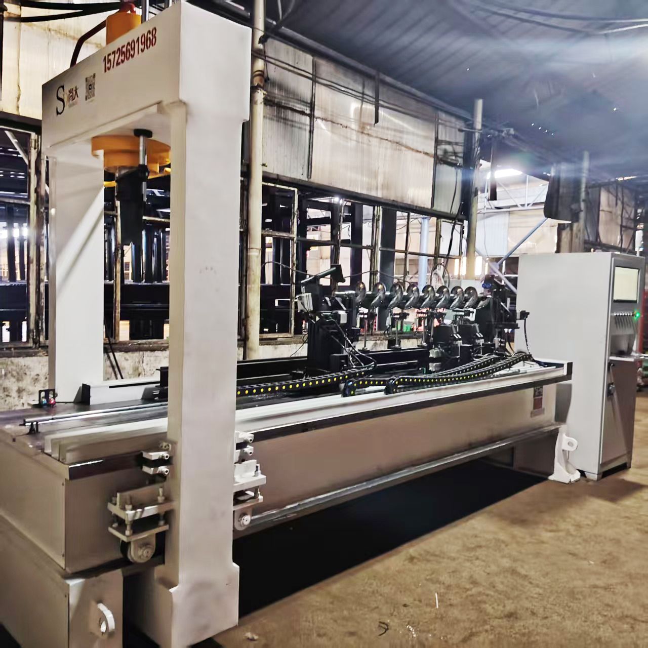 Spiral shaft straightening machine, 60 ton configuration