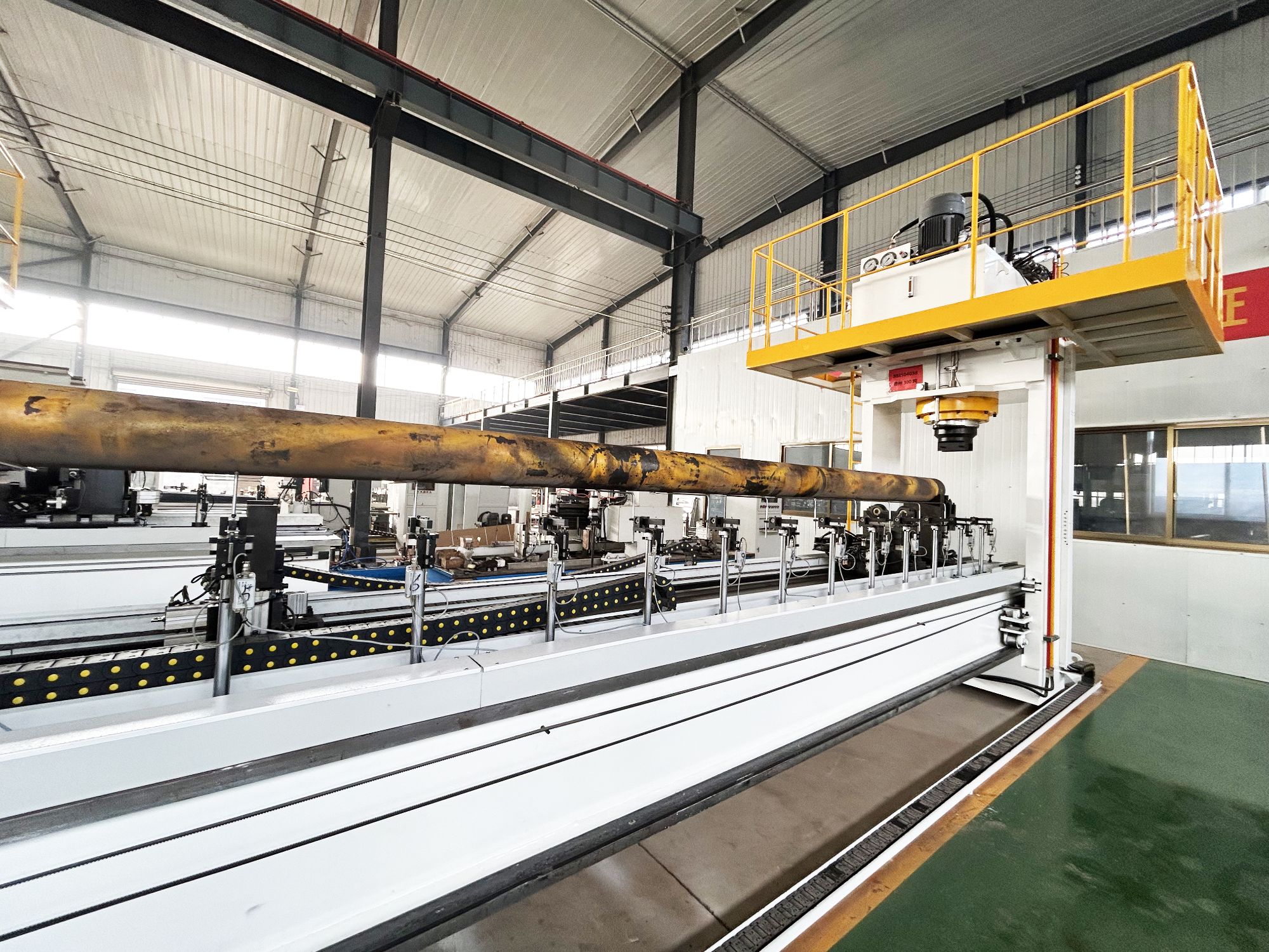 Round tube 300-ton straightening press