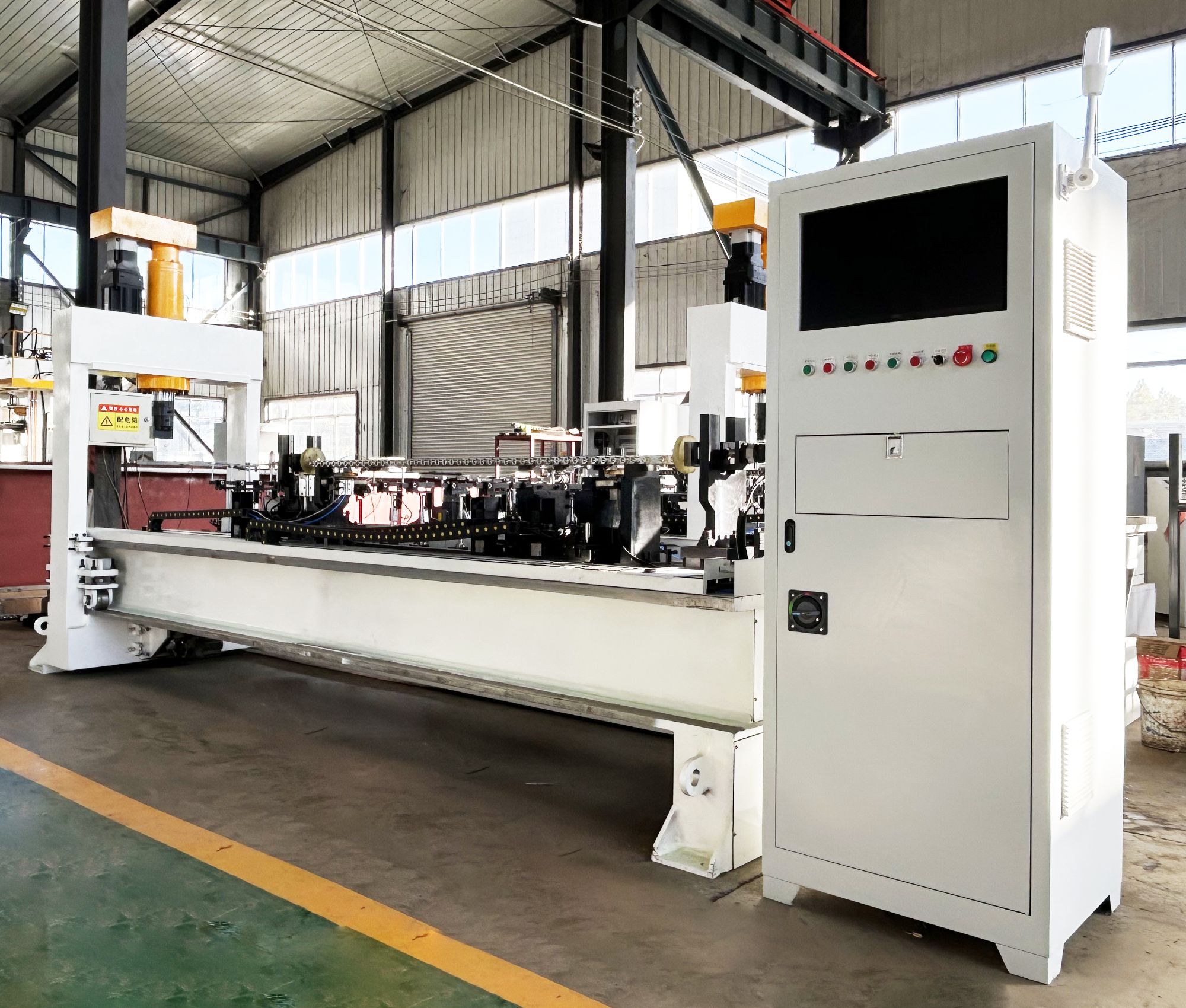 Mobile gantry automatic square tube straightening machine with adjustable work envelope