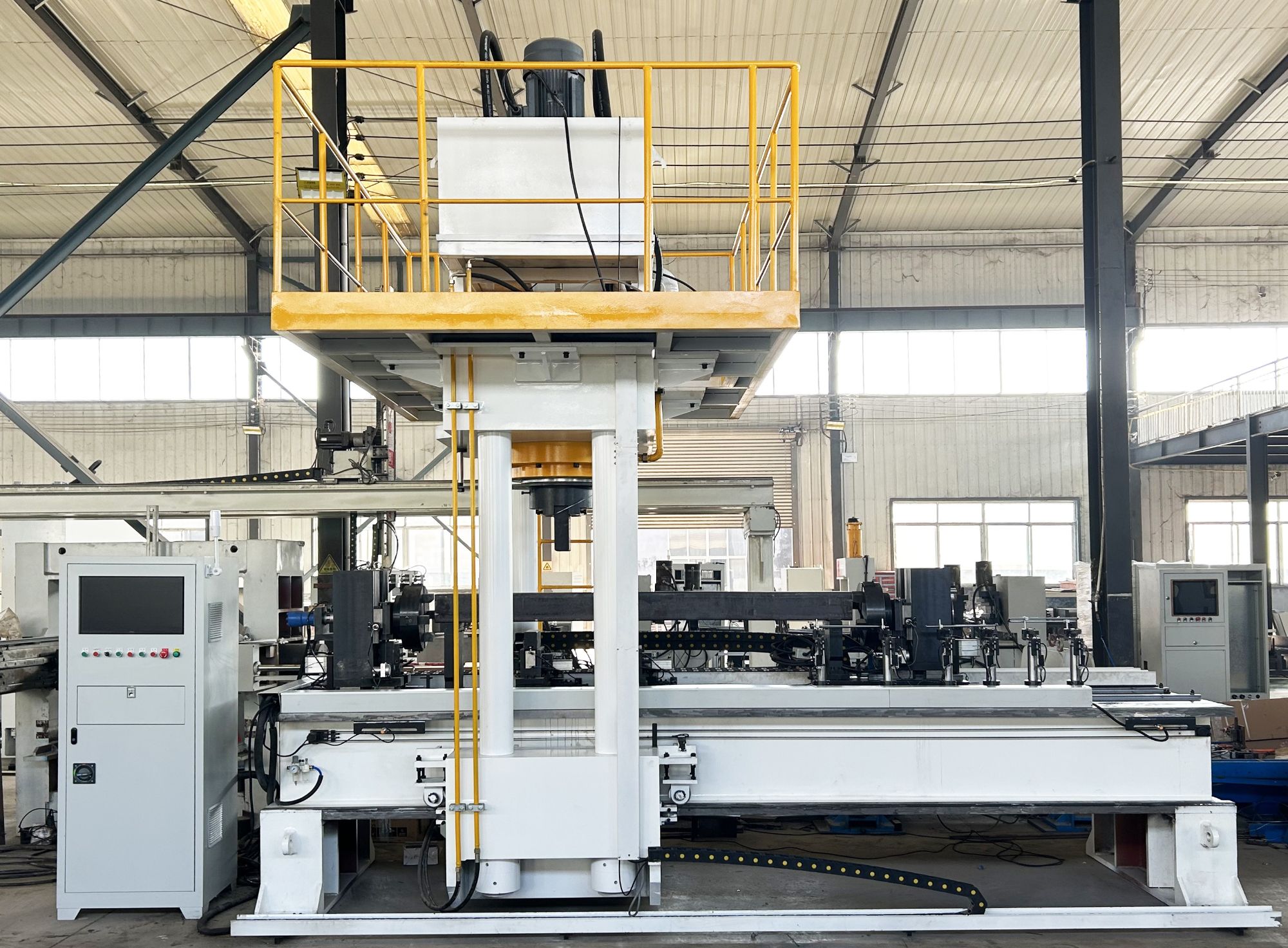 500-ton automatic square tube straightening machine front view with tower hydraulic system and multi-sensor measurement array