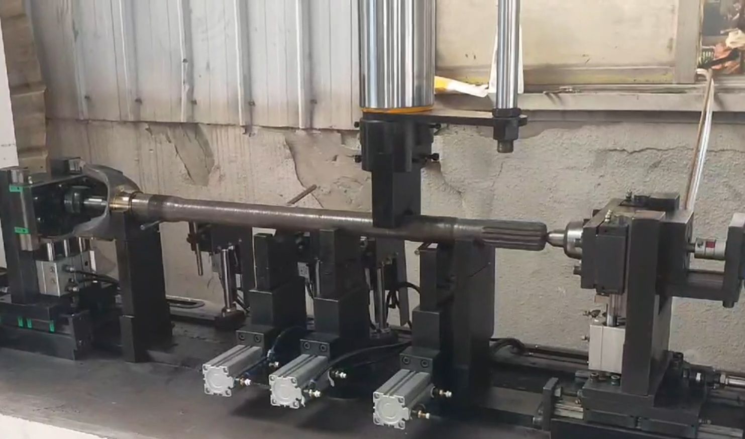 Drive shaft straightening